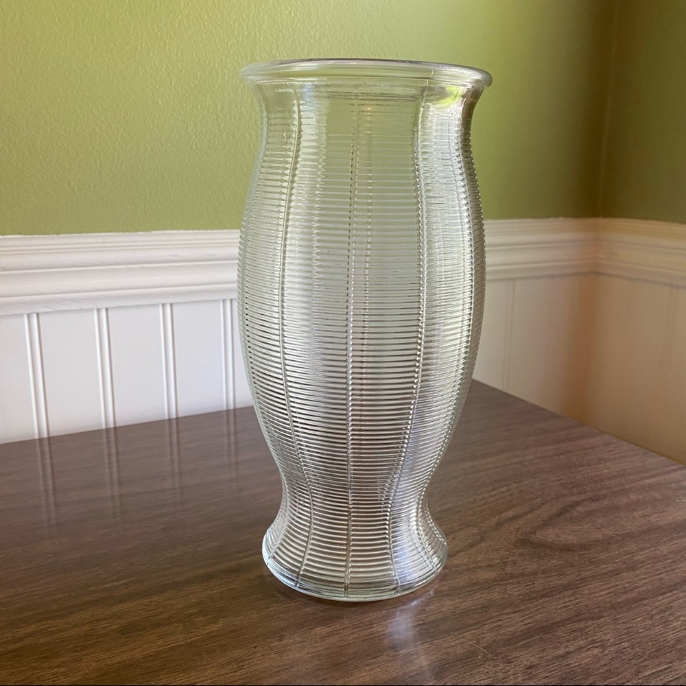 Shapley Vintage Horizontally Finely Ribbed Glass Bouquet FTD Vase 1980s USA